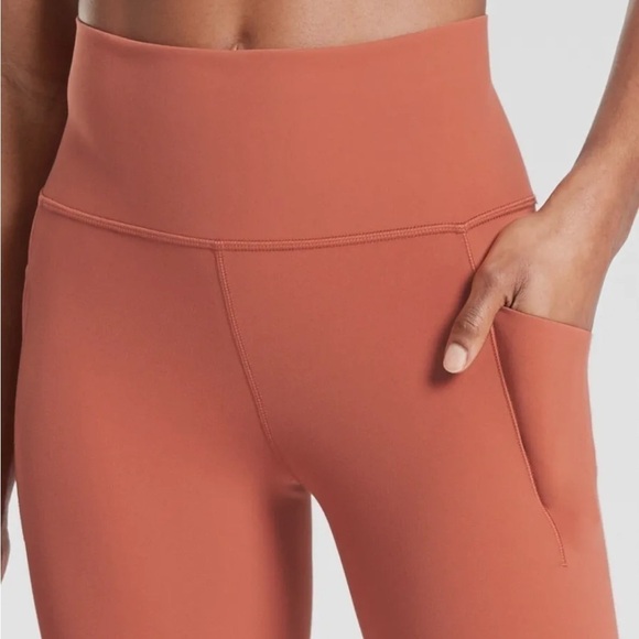NWT Athleta Salutation Stash Pocket Capri Leggings Powervita Etruscan Red - Picture 3 of 7